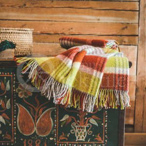 Wool blanket with fringes ,,Klevas" green